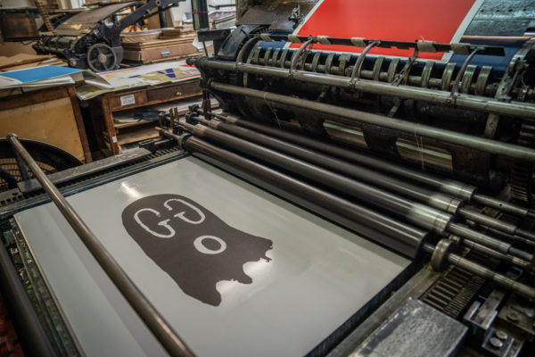 original-gucci-ghost-red-edition-trevor-andrew-print-them-all-lithograph-printing-process-paris-publishing-house